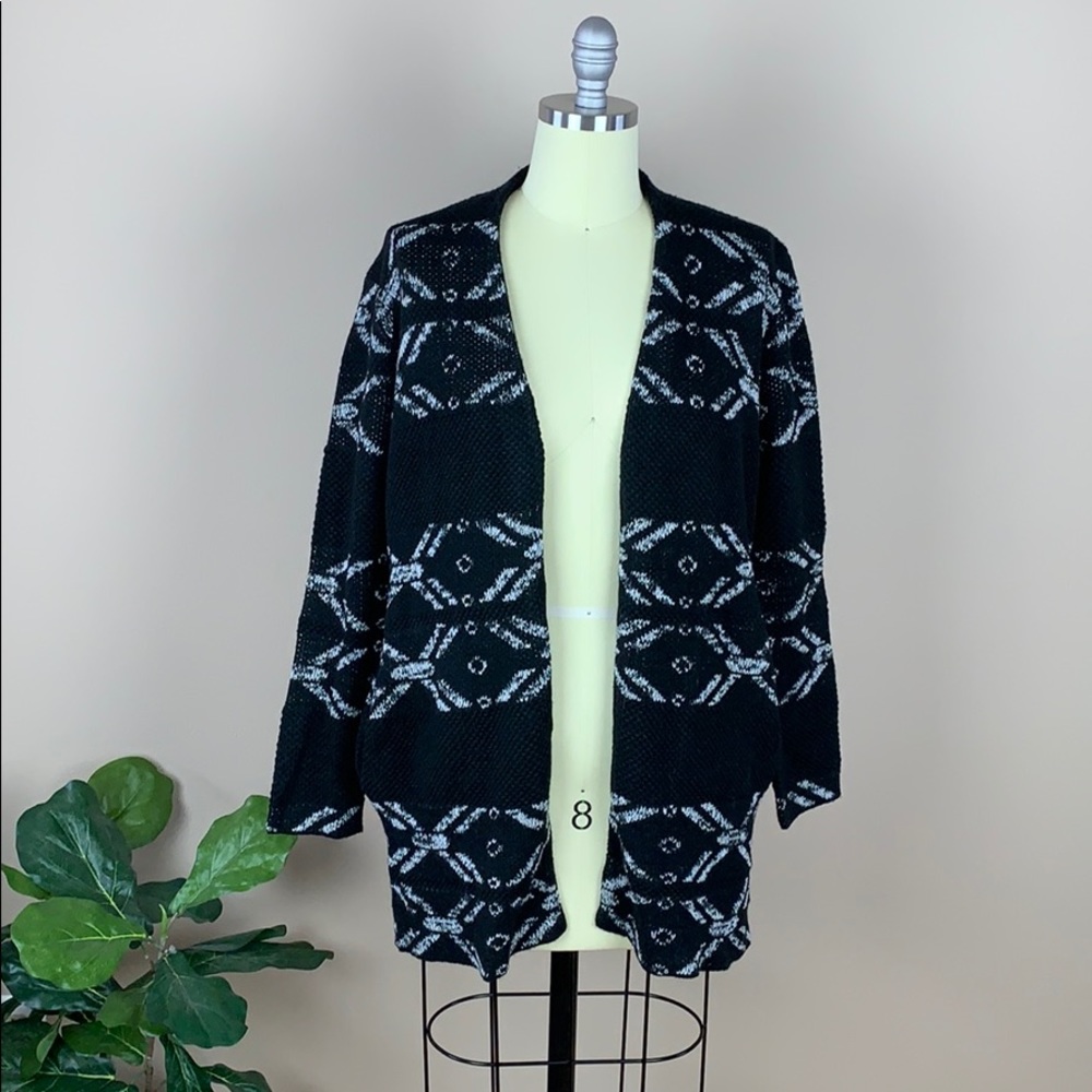 Olive Street Women’s Black & White Cardigan size Small